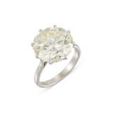 PLATINUM AND DIAMOND RING - photo 1