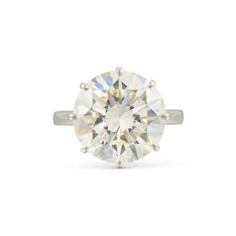 PLATINUM AND DIAMOND RING - photo 2