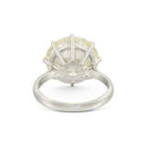 PLATINUM AND DIAMOND RING - photo 3