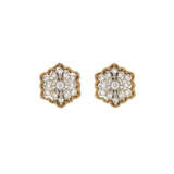 BUCCELLATI GOLD AND DIAMOND PENDENT EARRINGS - photo 3