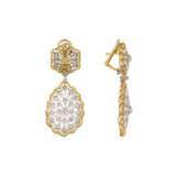 BUCCELLATI GOLD AND DIAMOND PENDENT EARRINGS - photo 4