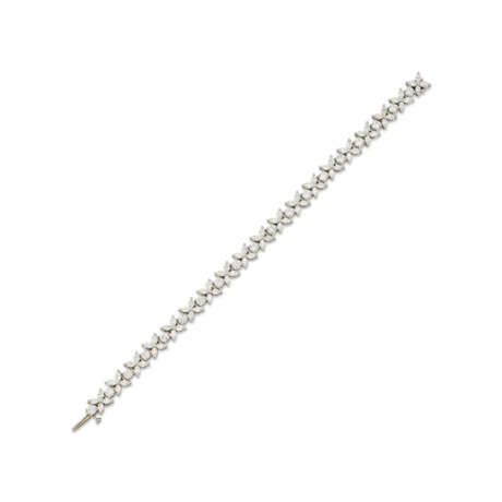 TIFFANY & CO. PLATINUM AND DIAMOND 'VICTORIA' BRACELET - photo 1 TIFFANY & CO. PLATINUM AND DIAMOND 'VICTORIA' BRACELET - photo 1
