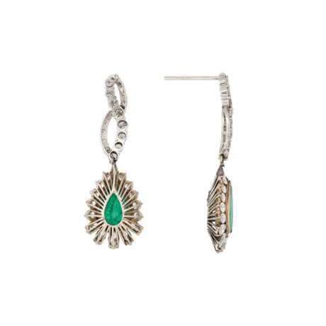 EMERALD AND DIAMOND EARRINGS - photo 2 EMERALD AND DIAMOND EARRINGS - photo 2