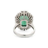 EMERALD AND DIAMOND RING - photo 3