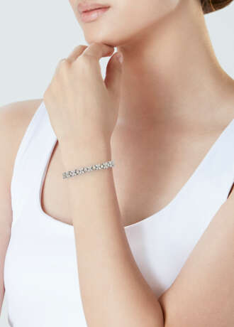 TIFFANY & CO. PLATINUM AND DIAMOND 'VICTORIA' BRACELET - photo 3 TIFFANY & CO. PLATINUM AND DIAMOND 'VICTORIA' BRACELET - photo 3