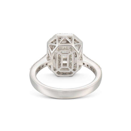 ILLUSION-SET DIAMOND RING - photo 4