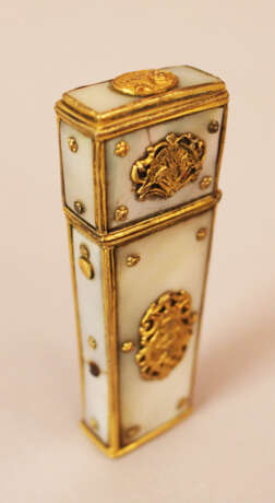 Necessaries box, mother of pearl gilded bronze, 18. century - photo 1