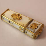 Necessaries box, mother of pearl gilded bronze, 18. century - Foto 3