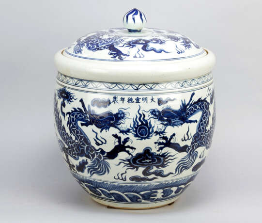 Large Chinese Porcelain pot with lid, painted, Qing Dynasty - фото 2