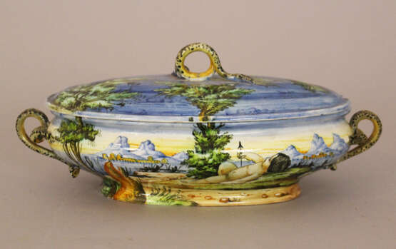 Italian ceramic terrine with lid, pained, 19. Century - photo 1