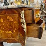Curved Louis XV Sauteuse Commode in Floral Marquetry 18th Century Wood 18th century - photo 2