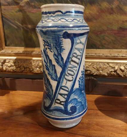 Pair of 18th Century Albarello Drug Jars in Maiolica Ceramics 18th century - photo 7 Pair of 18th Century Albarello Drug Jars in Maiolica Ceramics 18th century - photo 7