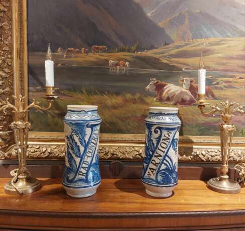 Pair of 18th Century Albarello Drug Jars in Maiolica Ceramics 18th century - photo 10 Pair of 18th Century Albarello Drug Jars in Maiolica Ceramics 18th century - photo 10
