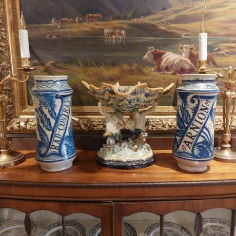 Pair of 18th Century Albarello Drug Jars in Maiolica Ceramics 18th century - photo 1 Pair of 18th Century Albarello Drug Jars in Maiolica Ceramics 18th century - photo 1