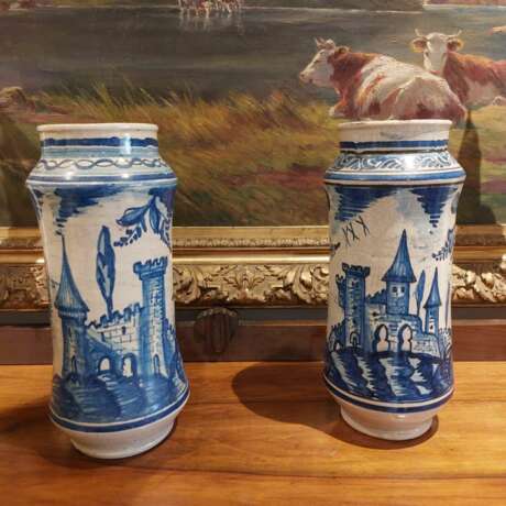 Pair of 18th Century Albarello Drug Jars in Maiolica Ceramics 18th century - photo 2 Pair of 18th Century Albarello Drug Jars in Maiolica Ceramics 18th century - photo 2
