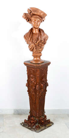 Belle Epoch Terracotta bust of Lady on spelter column painted, 19. century - фото 1