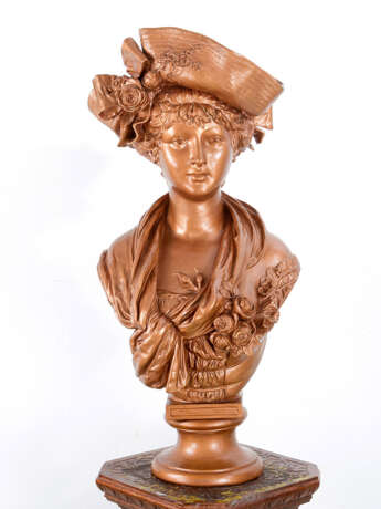 Belle Epoch Terracotta bust of Lady on spelter column painted, 19. century - фото 2