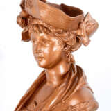 Belle Epoch Terracotta bust of Lady on spelter column painted, 19. century - фото 3
