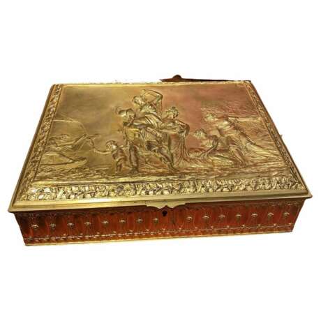 19th Century Gilt Bronze Jewelry Box depicting Lovers from Classical Antiquity Bronce Napoleon III 19th century - photo 1 19th Century Gilt Bronze Jewelry Box depicting Lovers from Classical Antiquity Bronce Napoleon III 19th century - photo 1