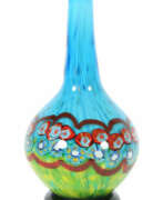 Übersicht. Langhalsvase mit eingeschmolzenen Murrinen Murano, Italien, 20. Jh., f…