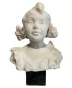 Catalogue des produits. Late 19th-Century Carrara Marble Bust of a Young Girl