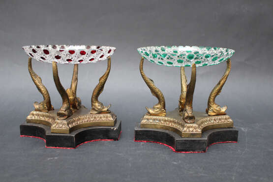 Pair of Bronze centrepieces with sliced glass dishes, 19.century - Foto 2
