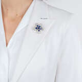 Juwelier Wilm. Außergewöhnliche Vintage Blüten-Brosche mit Diamanten und Saphiren. - фото 2