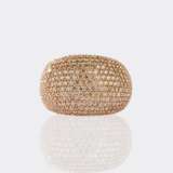 Hochkarätiger 'Bague bombée' Ring mit Fancy Diamanten. - photo 2