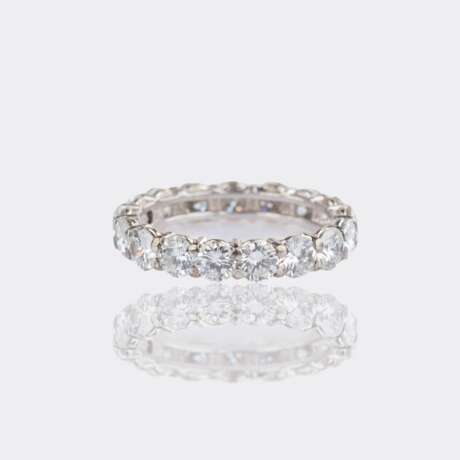 Juwelier Wilm. Fein-weißer Memory Brillant Ring. - photo 1