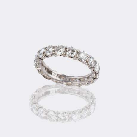 Juwelier Wilm. Fein-weißer Memory Brillant Ring. - photo 2