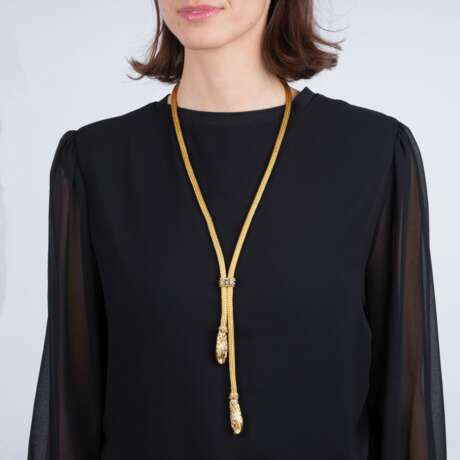 Lalaounis. Langes Goldcollier mit Schlangenköpfen. - фото 6 Lalaounis. Langes Goldcollier mit Schlangenköpfen. - фото 6