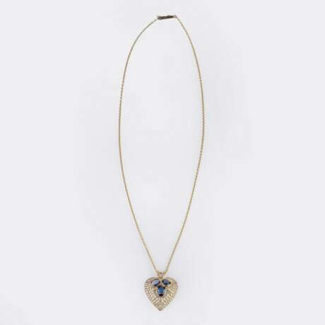 Herzförmiger Saphir Brillant Anhänger mit Kette. - photo 2 Herzförmiger Saphir Brillant Anhänger mit Kette. - photo 2