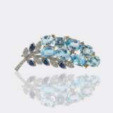 Aquamarin Blüten-Brosche mit Saphiren und Diamanten. - фото 1