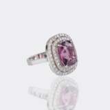 Hochkarätiger natürlicher Spinel Ring mit Diamant-Besatz. - фото 2