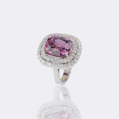 Hochkarätiger natürlicher Spinel Ring mit Diamant-Besatz. - фото 3