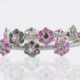 Florales Farbedelstein Armband mit Brillanten. - фото 2