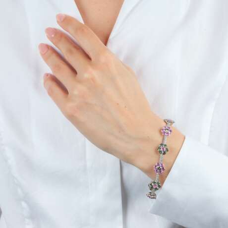 Florales Farbedelstein Armband mit Brillanten. - фото 3