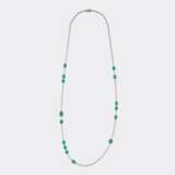 Lange, hochkarätige Smaragd Kette mit Brillant-Besatz. - photo 2