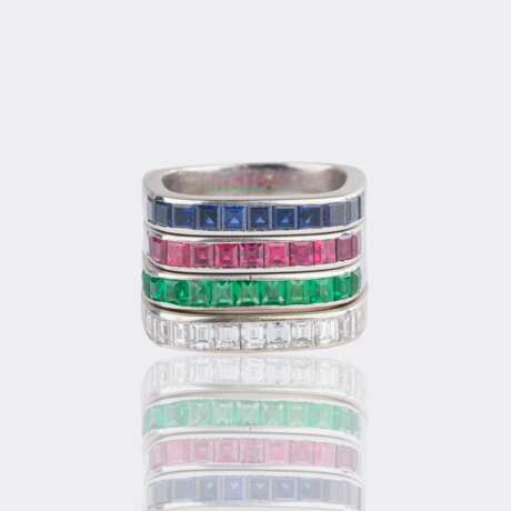Vier Steckringe mit Diamanten, Saphiren und Rubine. - фото 1