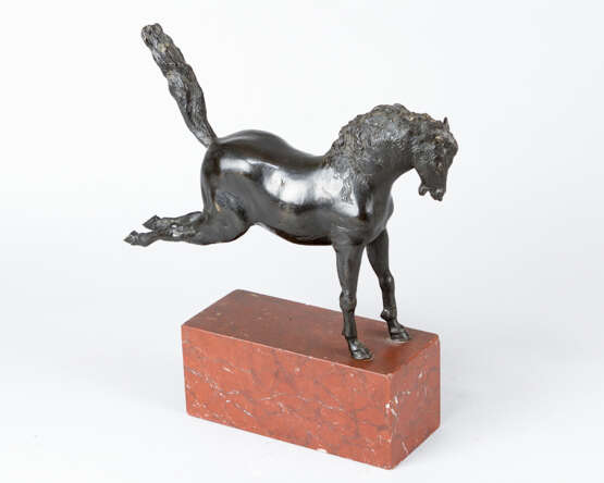 Bronze Horse jumping, on marble base, 20.century - photo 2
