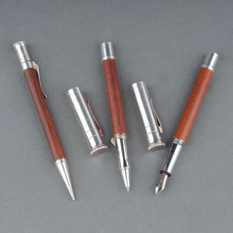 Graf von Faber-Castell gegr. 1761 in Stein bei Nürnberg. Satz von 3 Schreibgeräten aus der Edition 'Classic Pernambuk'. - Foto 2