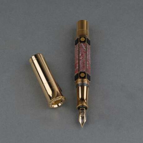 Graf von Faber-Castell gegr. 1761 in Stein bei Nürnberg. Luxuriöser Pen of the Year 2014 'Katharinenpalast'. - фото 2 Graf von Faber-Castell gegr. 1761 in Stein bei Nürnberg. Luxuriöser Pen of the Year 2014 'Katharinenpalast'. - фото 2