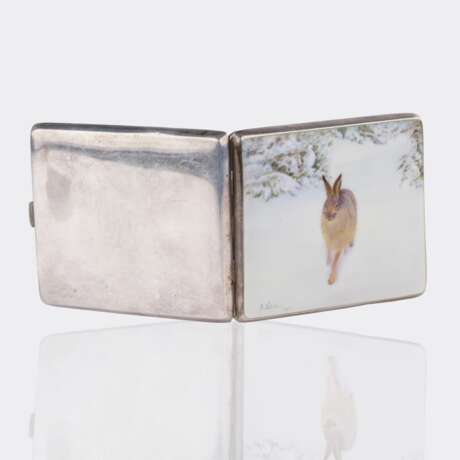 Bruno Andreas Liljefors (Uppsala 1860 - Stockholm 1939). Zigaretten-Etui mit Malerei 'Hase im Schnee'. - фото 2
