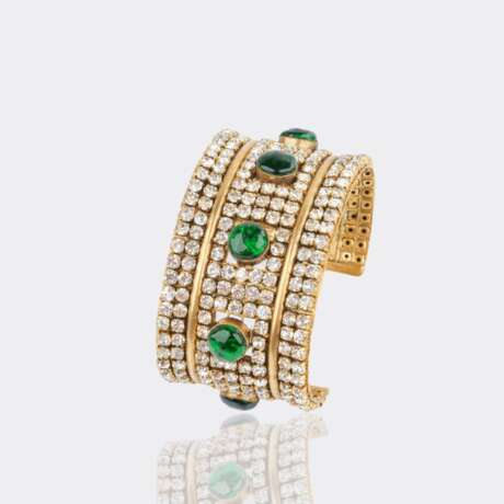 Chanel gegr. 1910 Paris. Armreif mit grünen pâte de verre Steinen. - photo 3