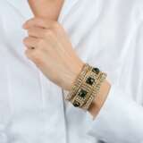 Chanel gegr. 1910 Paris. Armreif mit grünen pâte de verre Steinen. - photo 4