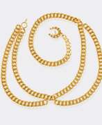 Catalogue des produits. Chanel gegr. 1910 Paris. CC Kettengürtel mit Faux Pearls.