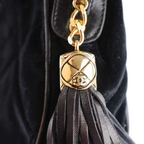 Chanel gegr. 1910 Paris. Mini-Beuteltasche 'Tassel' aus Samt. - фото 3