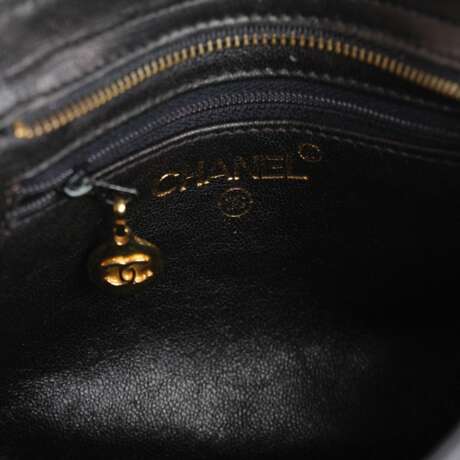 Chanel gegr. 1910 Paris. Mini-Beuteltasche 'Tassel' aus Samt. - фото 4