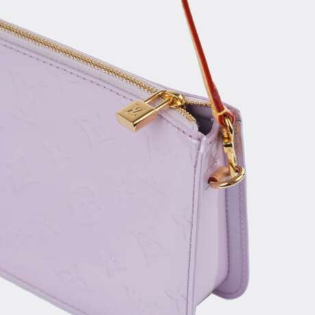 Louis Vuitton gegr. 1854 Paris. Full-Set Pochette Lexington 'Glossy Lilac'. - photo 3