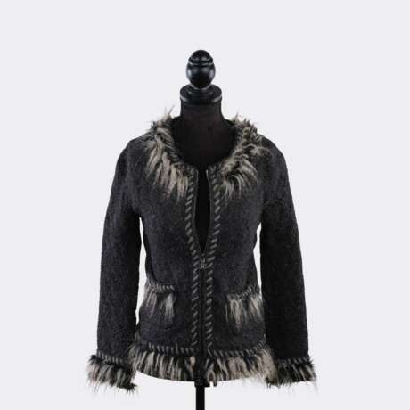 Chanel gegr. 1910 Paris. Alpaka-Kashmir Jacke mit Kunstfell. - фото 1 Chanel gegr. 1910 Paris. Alpaka-Kashmir Jacke mit Kunstfell. - фото 1